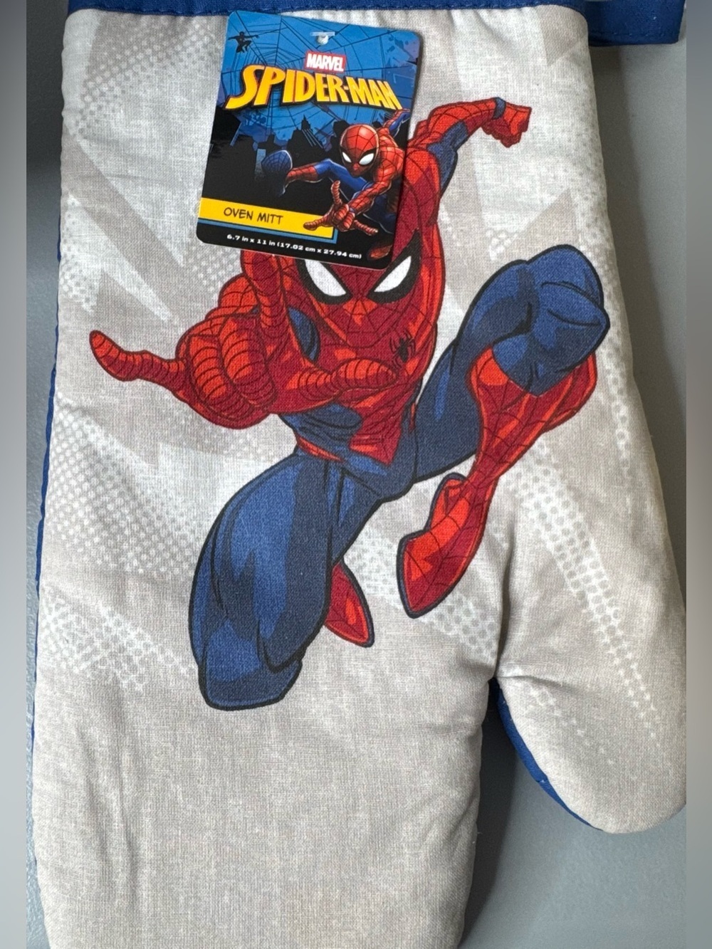 Disney Marvel Spider-Man Oven Mitt  throwing webs – Red & Blue Accent kitchen
